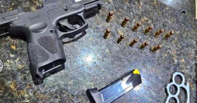 Casal é preso com arma ilegal