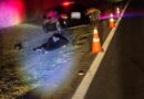 Pedestre e motociclista morrem em acidente com quatro veículos na SP-75