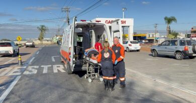 Moto e caminhonete batem no Distrito