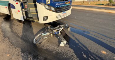 Ciclista é atingida por ônibus no Paulista