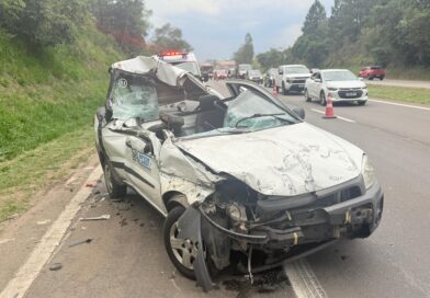 Motorista dorme ao volante e bate em caminhão na SP-75