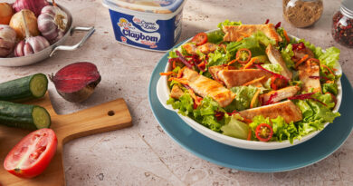 Receita: salada de macarrão com frango e macarrão colorido