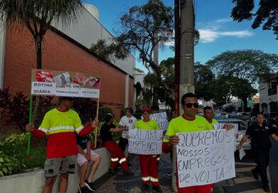 Coletores protestam na primeira sessão de Câmara de 2026