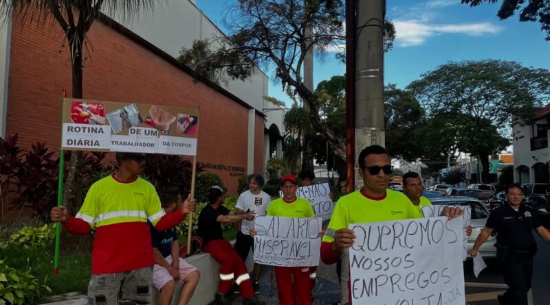 Coletores protestam na primeira sessão de Câmara de 2026