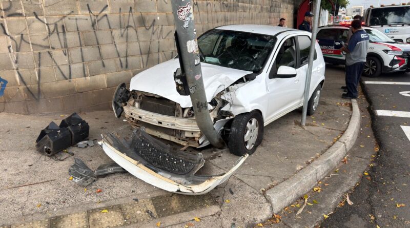 Mãe e filha ficam feridas em acidente na marginal do Parque