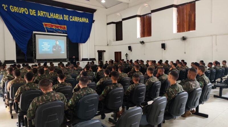 SECOM realiza palestra para soldados indaiatubanos no Quartel de Itu
