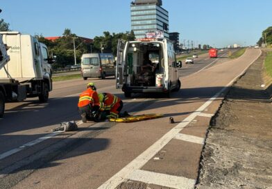 Moto e carro batem na SP-75