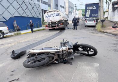 Motociclista morre ao bater na lateral de caminhão no Distrito Industrial