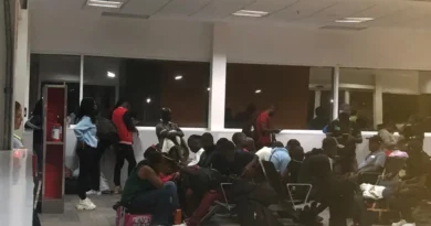 Haitianos são retidos em Viracopos com vistos eletrônicos falsificados