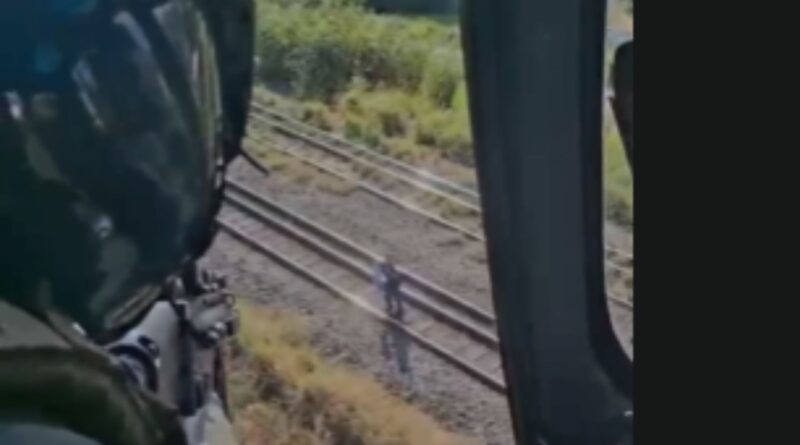 Homem invade creche em fuga, é perseguido pelo helicóptero e preso