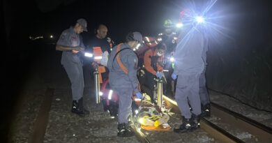 Rapaz é socorrido em estado gravíssimo na linha férrea