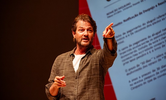 Marcelo Serrado apresenta espetáculo “Em Terapia”
