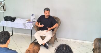 Leonardo Sakamoto, na Casa Hub, promove debate sobre o futuro do trabalho