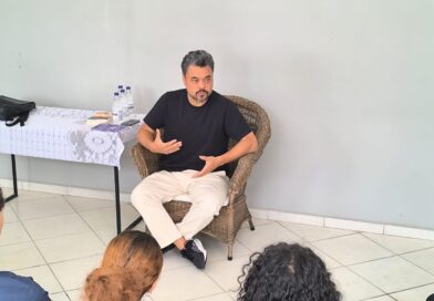 Leonardo Sakamoto, na Casa Hub, promove debate sobre o futuro do trabalho