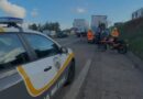 Caminhoneiro dorme ao volante na SP-75