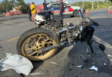Motociclista fica gravemente ferido em acidente com van na Lix da Cunha