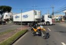 Carreta trava trânsito em Indaiatuba