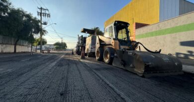 Secretaria de Obras inicia recapeamento na Rua Alberto Guizo