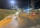 Rompimento de cabo provoca vazamento e interdita avenida em Indaiatuba