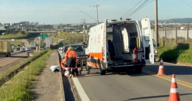 Acidente entre carro e motocicleta deixa motociclista ferido na SP-75